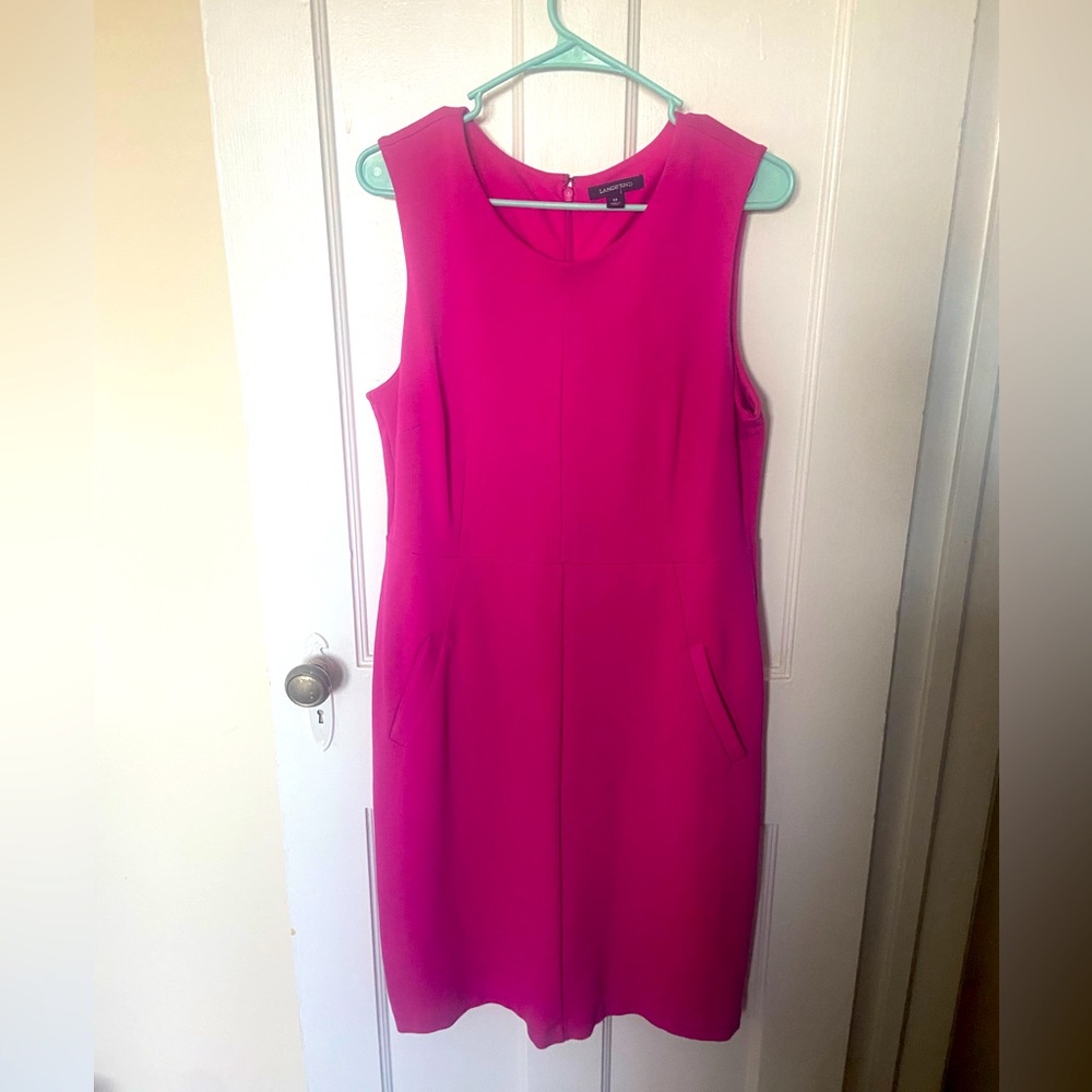 Land’s end size 12 business dress! Pockets, super comfortable.